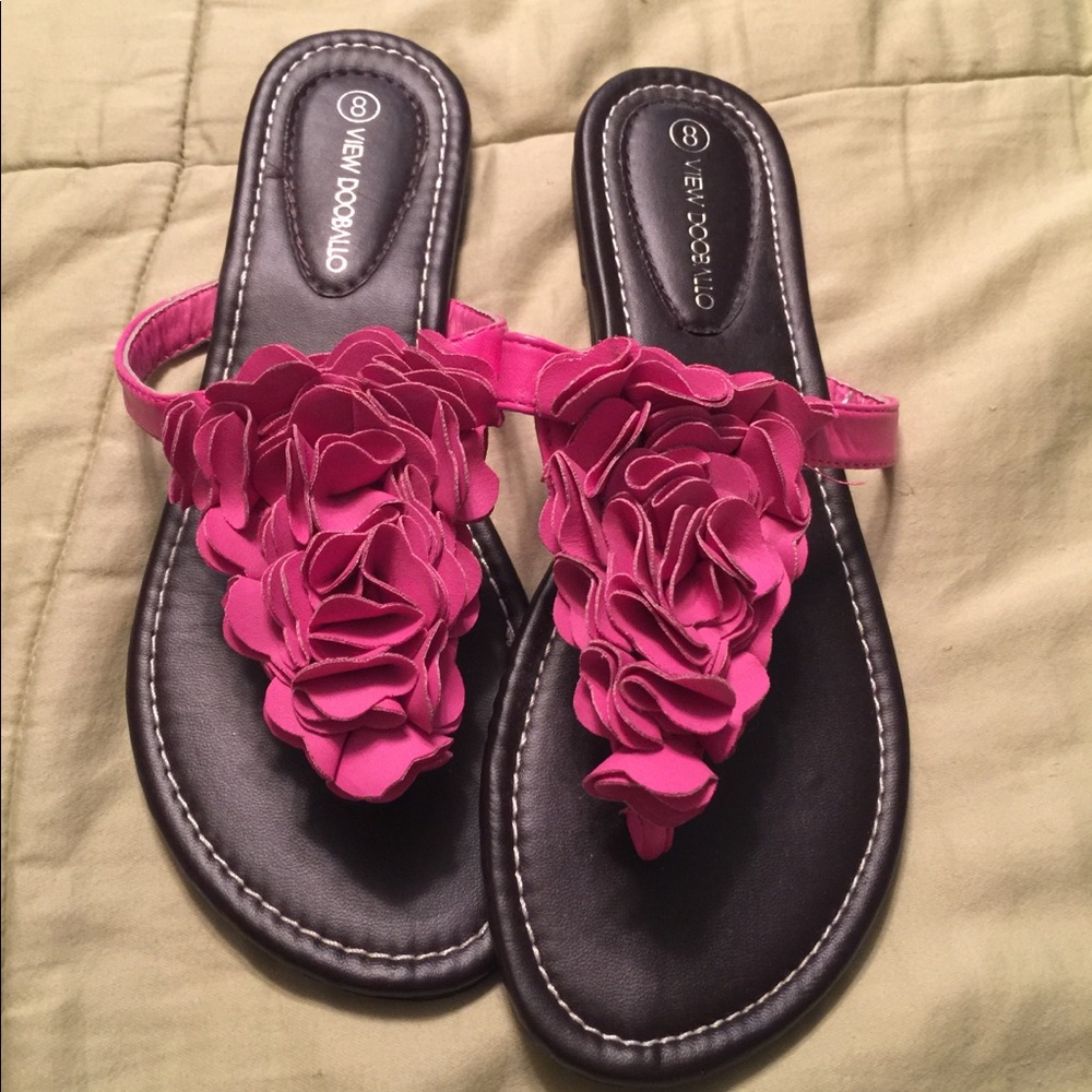 View Dooballo sandals size 8